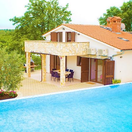 Villa Lara Karojba 部屋 写真