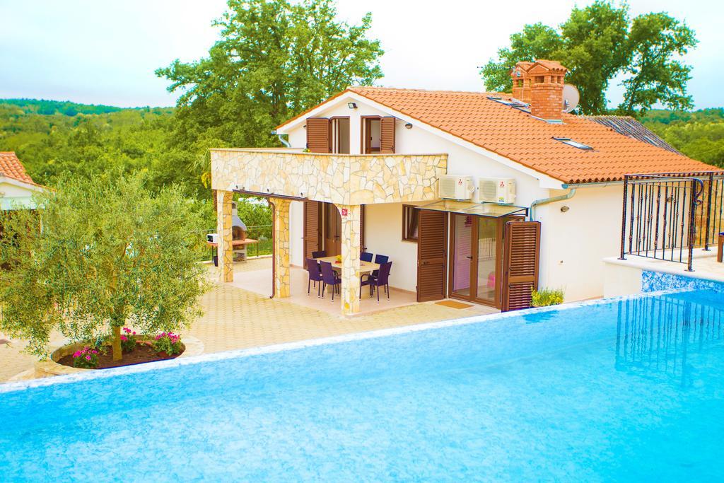 Villa Lara Karojba 部屋 写真